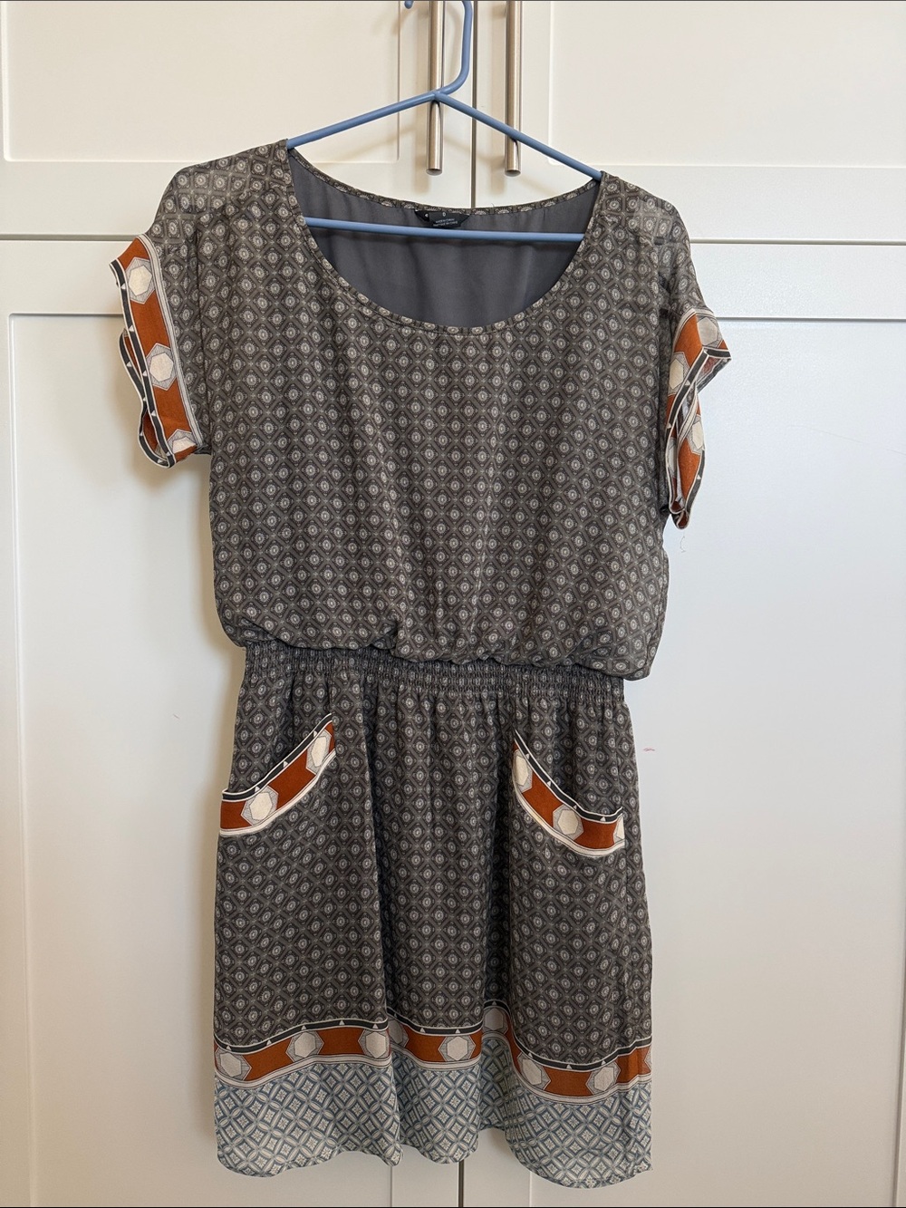 Club Monaco Gray Patterned Short Sleeve Dress with Rust Trim